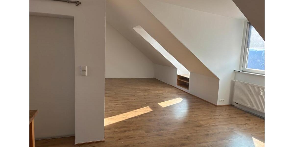 Dachgeschoßwohnung Erfurt Daberstedt - 4 Zimmer, 100 m&sup2;, 900&euro; | Angebot:25962245