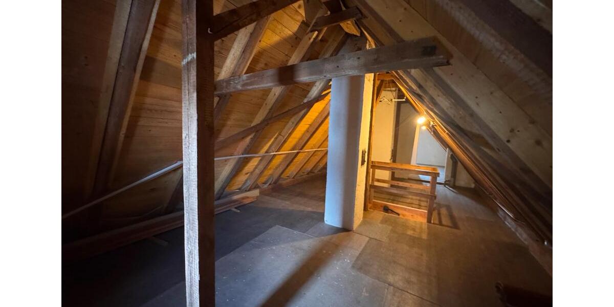 Dachgeschoßwohnung Rottenburg an der Laaber - 3 Zimmer, 103 m&sup2;, 800&euro; | Angebot:26019906