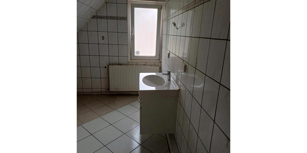 Dachgeschoßwohnung Helmstedt - 4 Zimmer, 120 m&sup2;, 490&euro; | Angebot:25308576