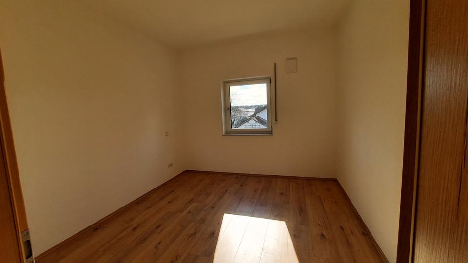 Dachgeschoßwohnung Emmerting - 3 Zimmer, 95 m&sup2;, 1.020&euro; | Angebot:25965976