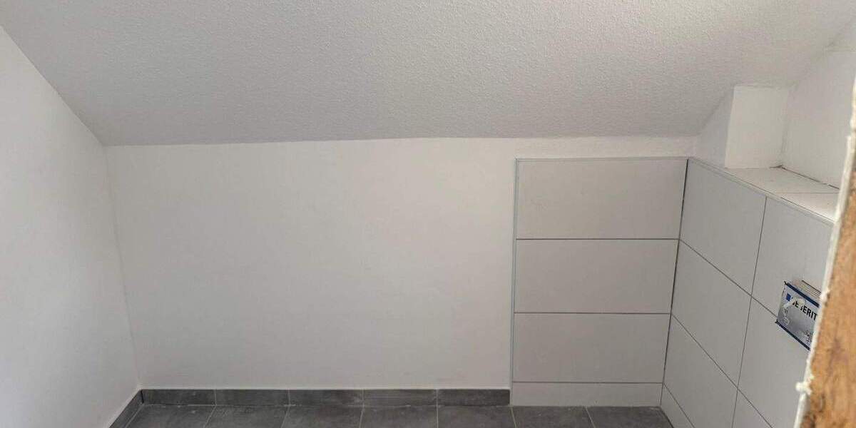 *Erstbezug nach Komplettsanierung! 2-Zi-Wohnung mit neuer Einbauküche u. saniertem Duschbad* 2 zimmer