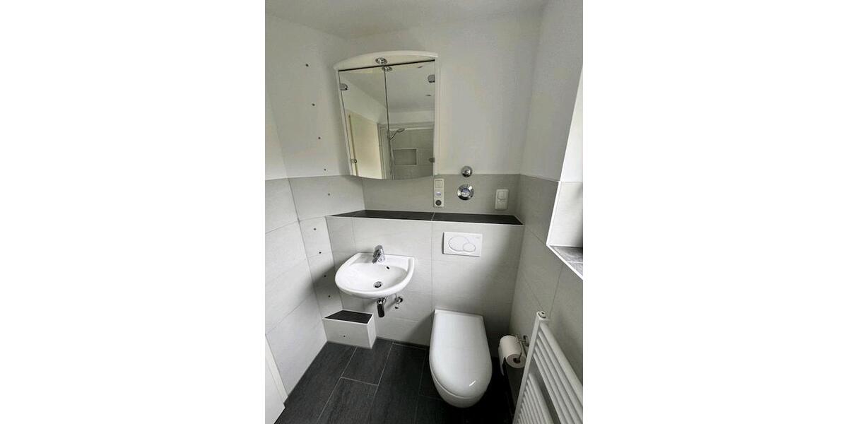 Etagenwohnung Wiesbaden Biebrich - 2 Zimmer, 45 m&sup2;, 880&euro; | Angebot:26506878