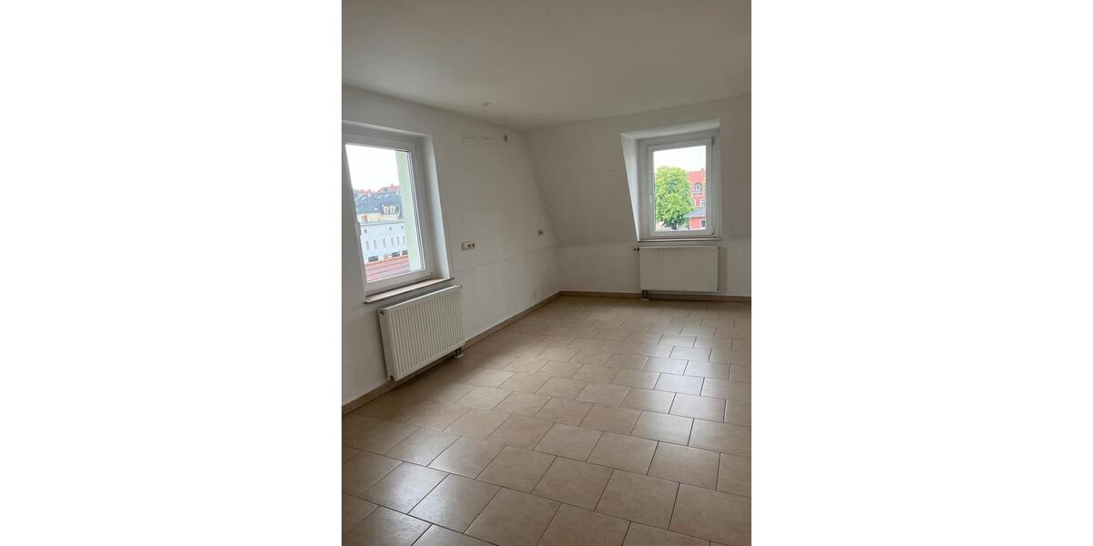 Dachgeschoßwohnung Riesa - 3 Zimmer, 75 m&sup2;, 375&euro; | Angebot:26455391