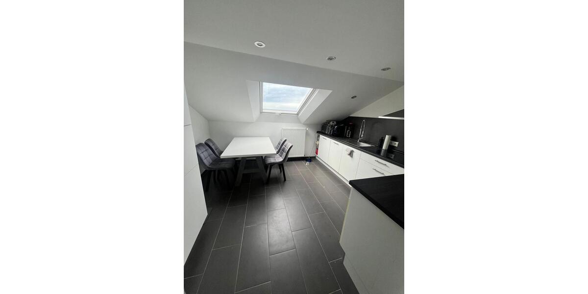 Klima-EinbauKüche-Balkon-Stellplatz-TOP-Fernblick 3 zimmer