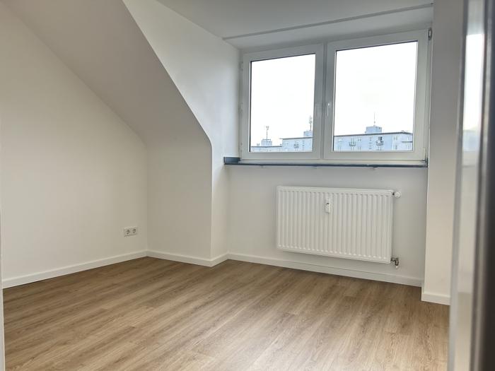 Erstbezug nach Sanierung. Sehr schöne 2-Zimmer-Whg. im 4. OG in D-Pempelfort. 2 zimmer