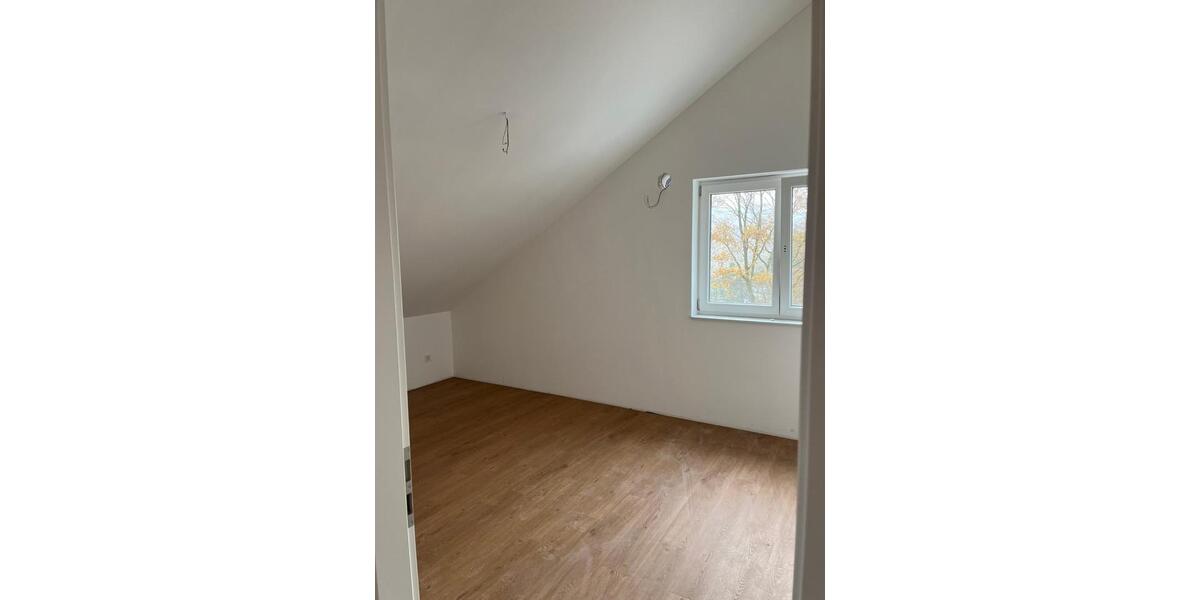 Dachgeschoßwohnung Engelskirchen - 3.5 Zimmer, 138 m&sup2;, 1.450&euro; | Angebot:26605390