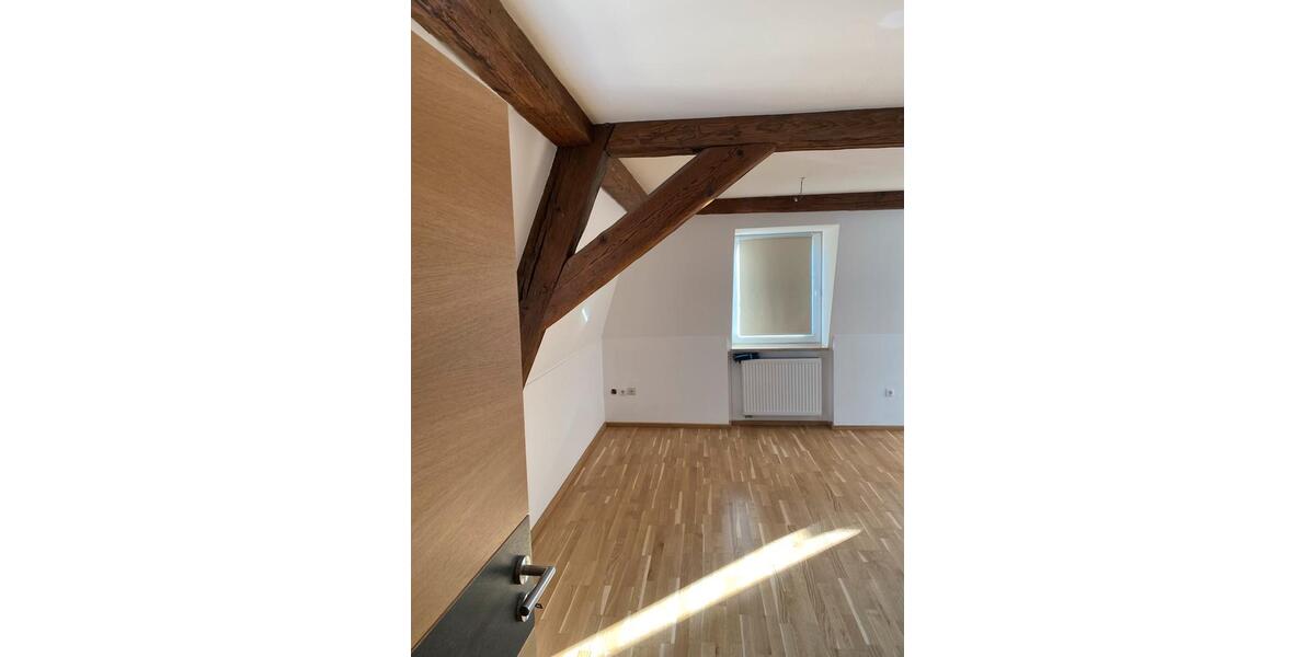 Dachgeschoßwohnung Ellingen - 2.5 Zimmer, 70 m&sup2;, 680&euro; | Angebot:26222557