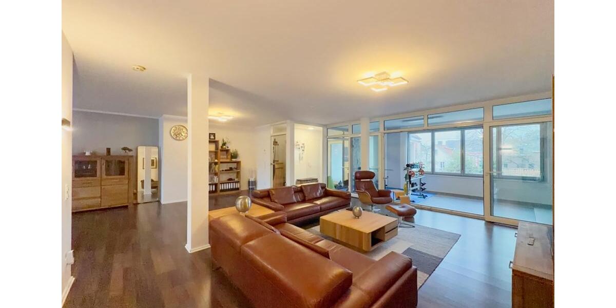 Moderne große Stadtwohnung mit Balkon und Loggia! 4 zimmer