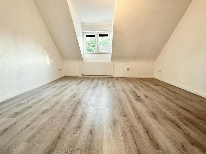 Sanierte 3-Zimmer-Wohnung mit Duschbad im 2.OG