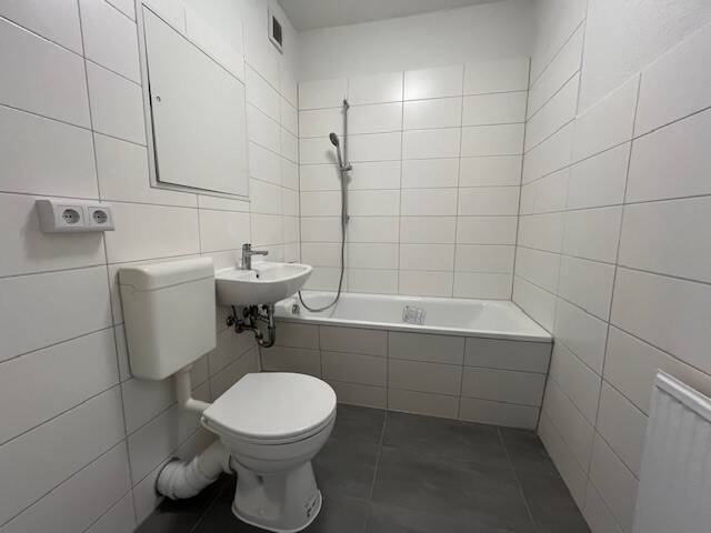 Etagenwohnung Zwickau Neuplanitz - 4 Zimmer, 85 m&sup2;, 500&euro; | Angebot:26673963