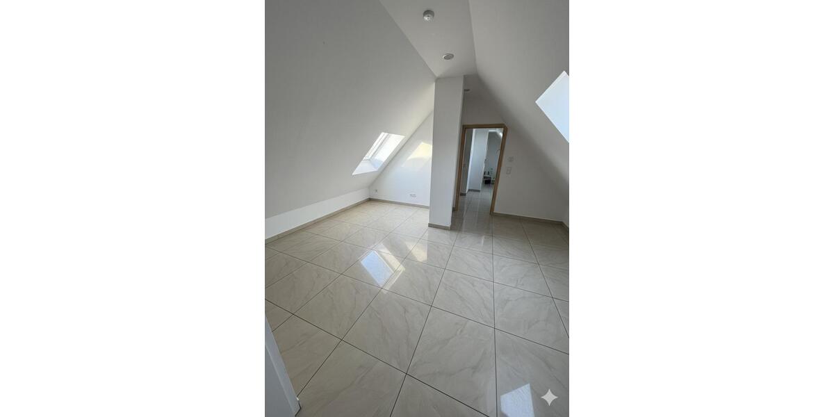 Dachgeschoßwohnung Frankfurt am Main West - 2 Zimmer, 65 m&sup2;, 1.100&euro; | Angebot:25269902