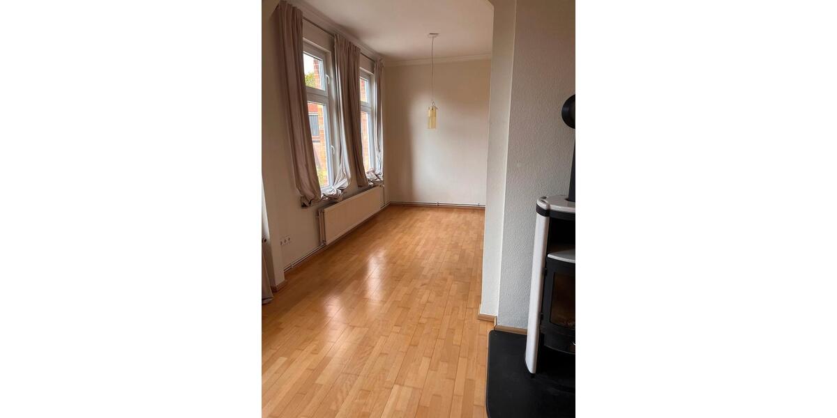 Etagenwohnung Emden - 5 Zimmer, 130 m&sup2;, 800&euro; | Angebot:26019066