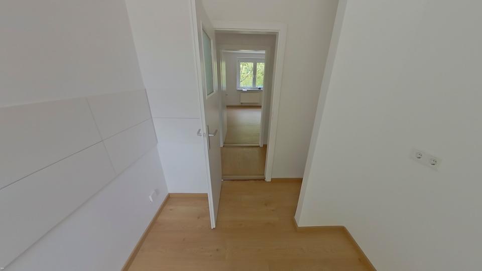 Erstbezug nach Sabnierung in der Nordstr. 11 zimmer