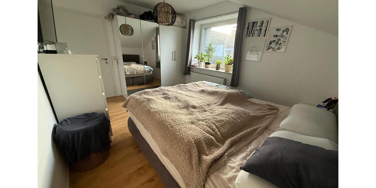 Dachgeschoßwohnung Hiddenhausen - 4 Zimmer, 135 m&sup2;, 1.290&euro; | Angebot:24658754