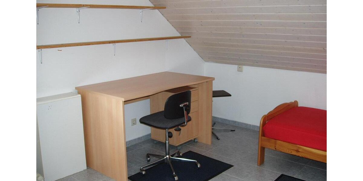 Dachgeschoßwohnung Untersiemau - 1 Zimmer, 15 m&sup2;, 200&euro; | Angebot:25790903