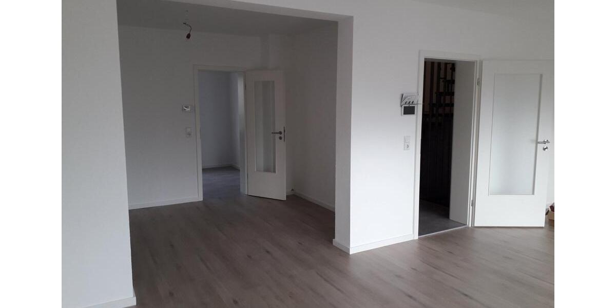 Reihenhaus Würzburg Lengfeld - 7 Zimmer, 146 m&sup2;, 1.750&euro; | Angebot:26368919