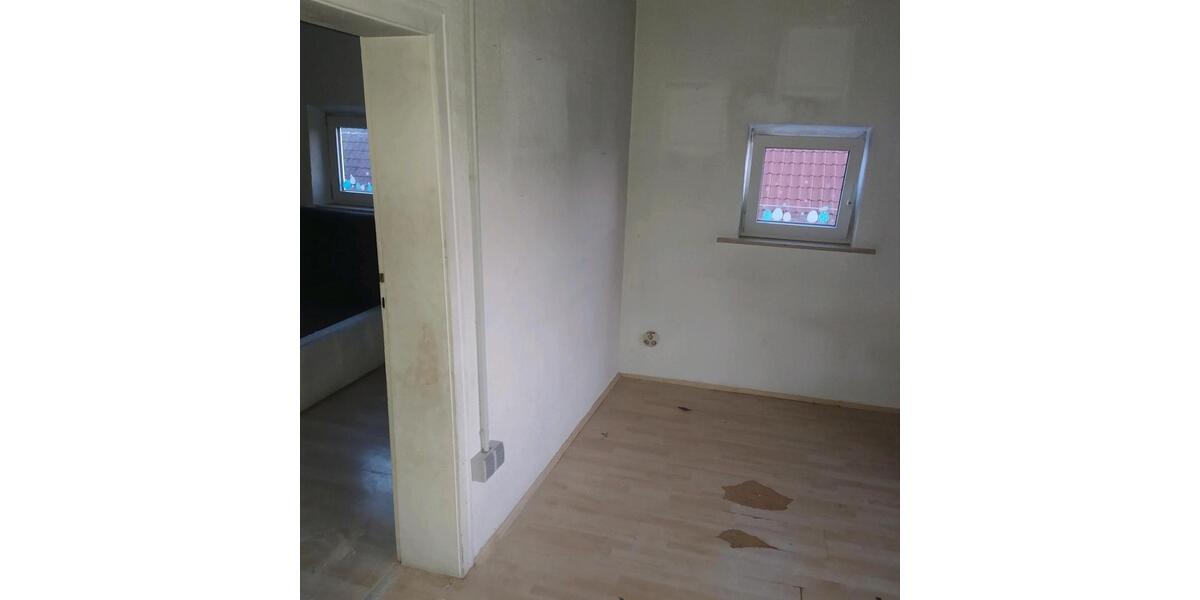 5-Zimmer Wohnung 90 qm im 2-FH in 74343 sehr ruhige Lage 5 zimmer