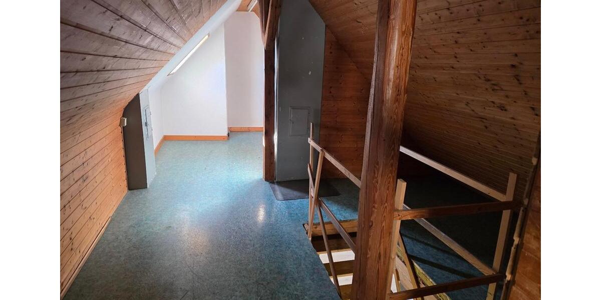 Dachgeschoßwohnung Pforzheim Weststadt - 2 Zimmer, 98 m&sup2;, 850&euro; | Angebot:26603036