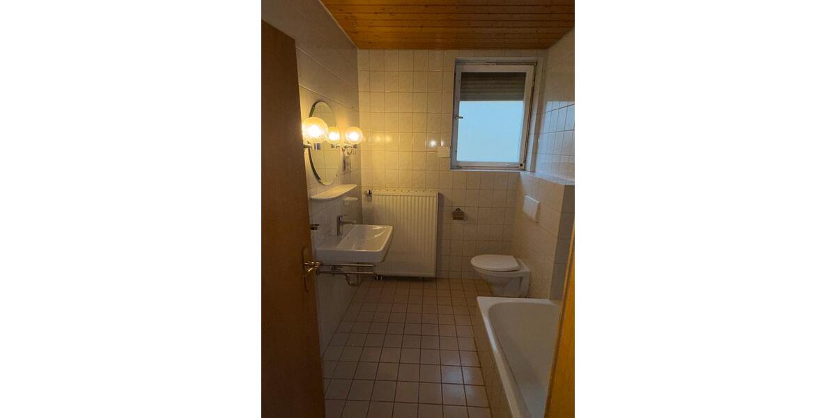 Erdgeschoßwohnung Tuttlingen - 3 Zimmer, 160 m&sup2;, 1.500&euro; | Angebot:25334977