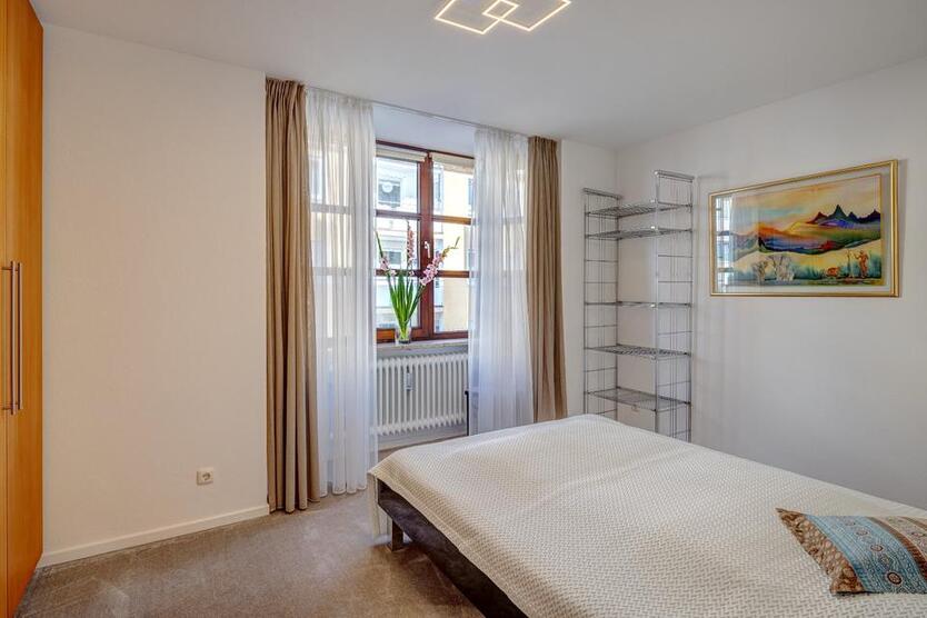 Schöne, vollmöblierte, ruhige 2-Zi.-Wohnung in München-Schwabing