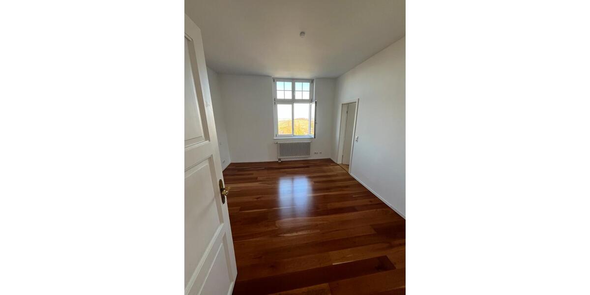 Etagenwohnung Badenweiler - 4.5 Zimmer, 158 m&sup2;, 1.750&euro; | Angebot:26047498