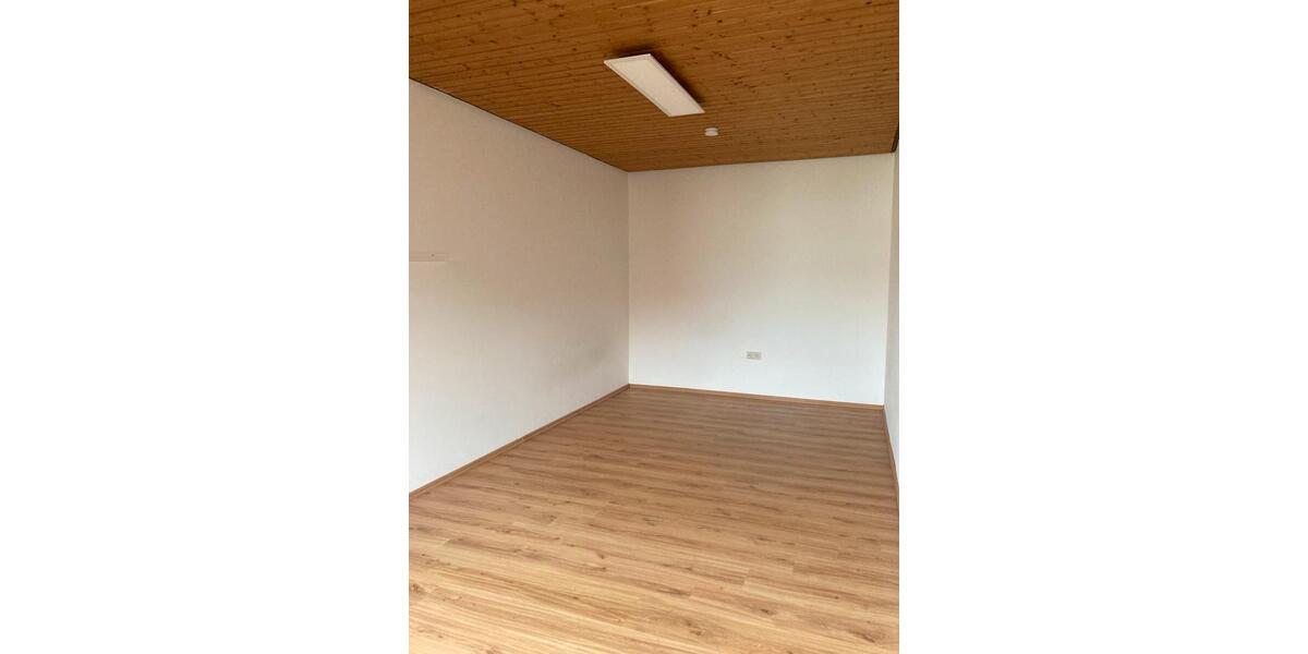 Etagenwohnung Sulzfeld - 1 Zimmer, 32 m&sup2;, 185&euro; | Angebot:24739383