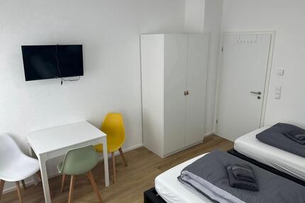 Gästezimmer mit TV, Internet, 2x EtagenduscheWC, Gästeküche, Waschmaschine und Trockner zimmer