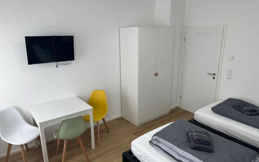 Gästezimmer mit TV, Internet, 2x EtagenduscheWC, Gästeküche, Waschmaschine und Trockner zimmer