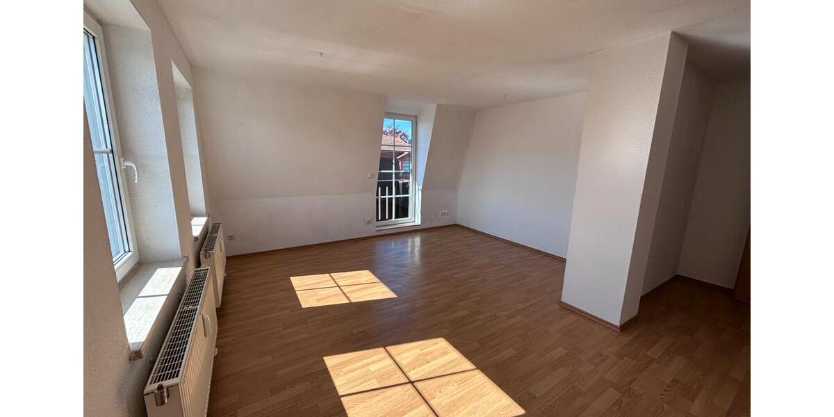 Dachgeschoßwohnung Löbau - 3 Zimmer, 68 m&sup2;, 476&euro; | Angebot:26460887