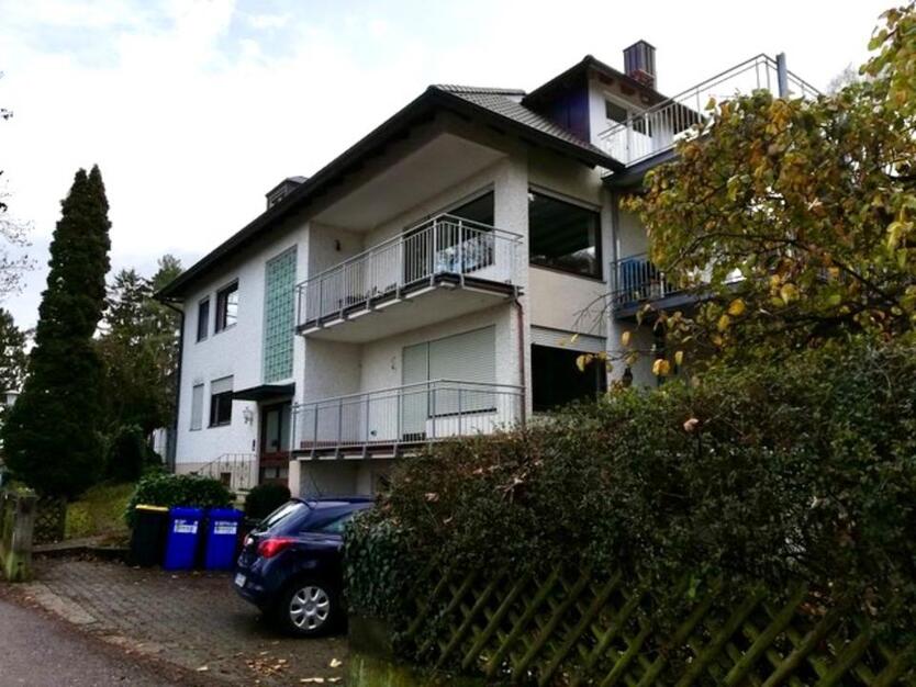 Charmante Dachgeschoßwohnung 3 Zimmer mit Balkon und Keller