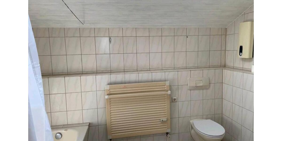 Dachgeschoßwohnung Landau an der Isar - 2.5 Zimmer, 100 m&sup2;, 720&euro; | Angebot:26521905