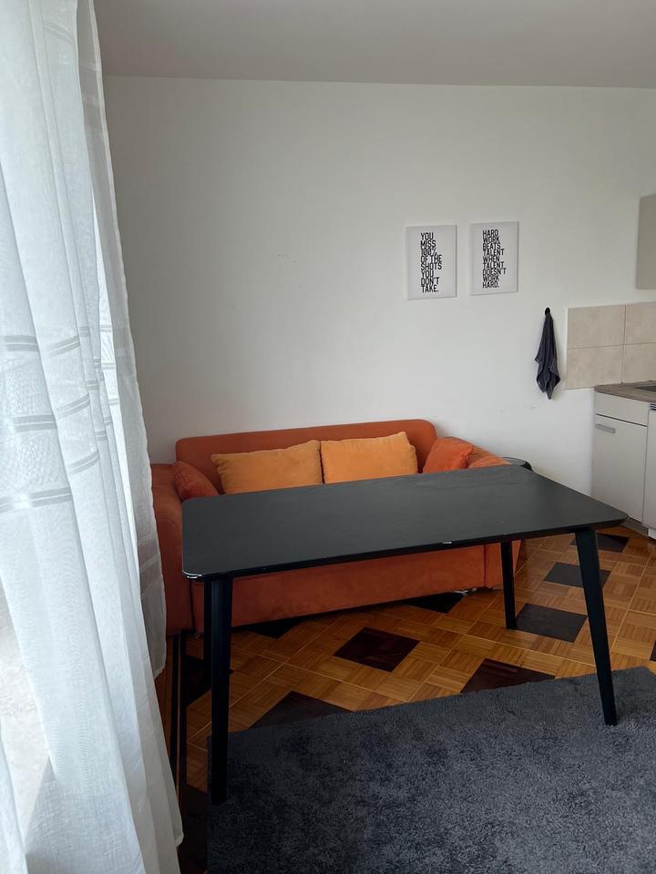 Ein Zimmer Apartment