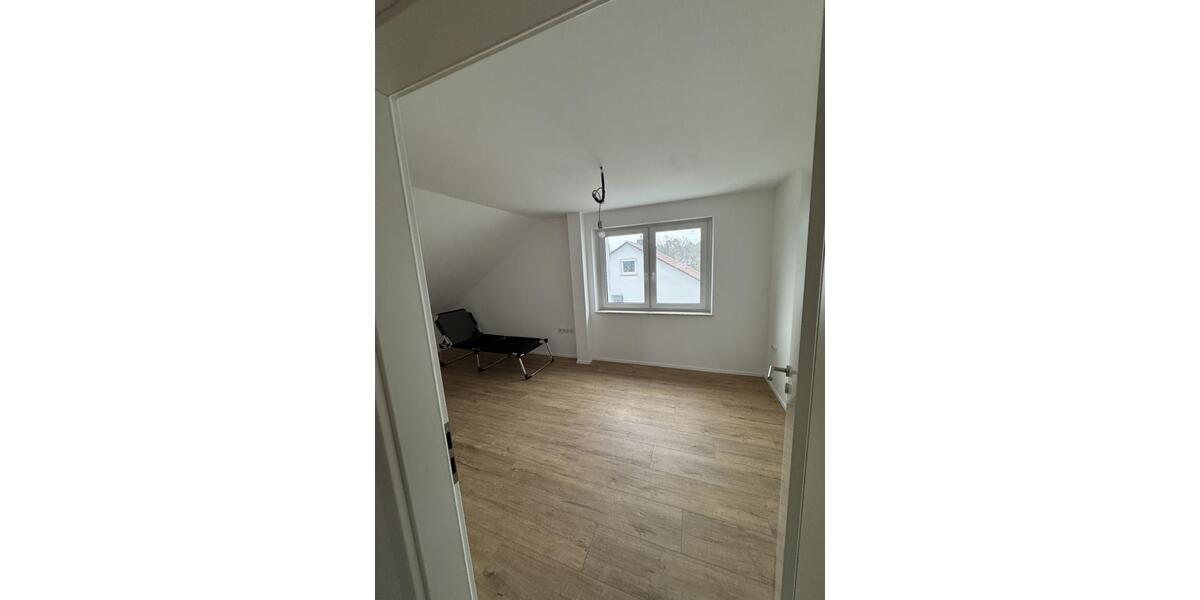 Dachgeschoßwohnung Schwebheim - 3 Zimmer, 78 m&sup2;, 850&euro; | Angebot:26039159