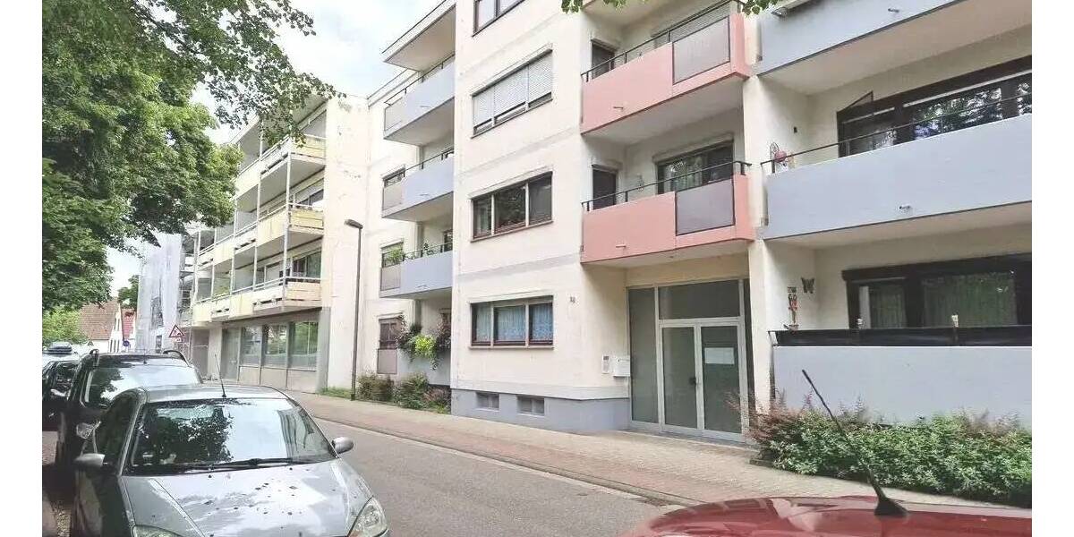 Erstbezug nach Renovierung Geräumige 4-Zimmer Wohnung mit 2 Balkons direkt am Park ! 4 zimmer