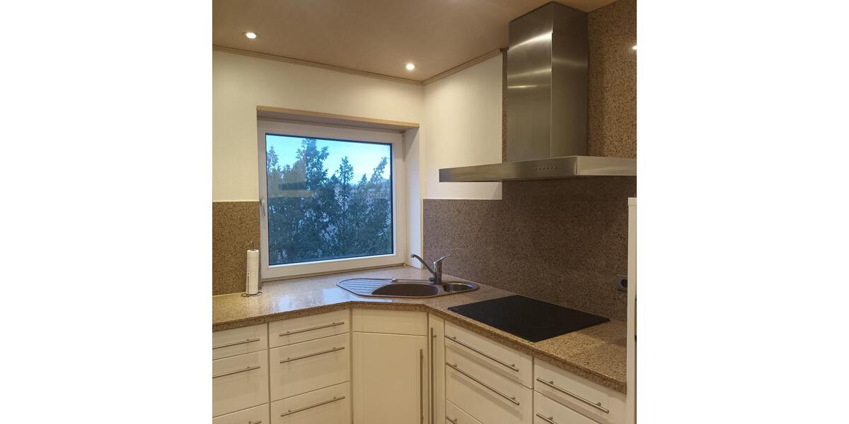 Gepflegte 2 Zimmer Dachwohnung mit großer Loggia und Garage 2 zimmer