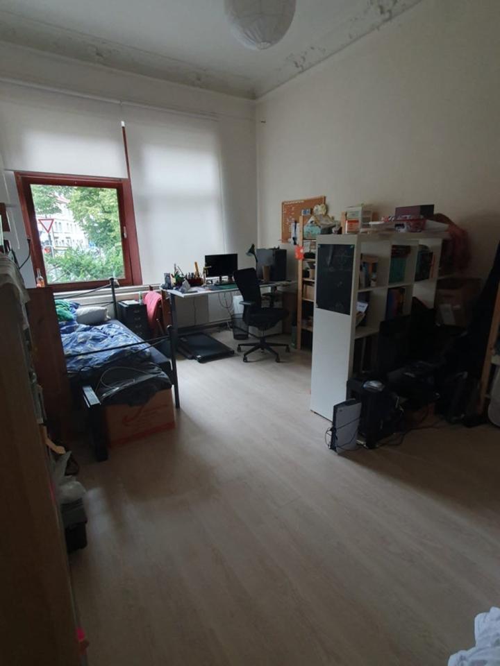 Schönes Zimmer in einer 3 room WG von 15th September