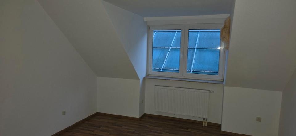 Dachgeschoßwohnung Zella-Mehlis Mehlis - 3 Zimmer, 70 m&sup2;, 490&euro; | Angebot:26564488