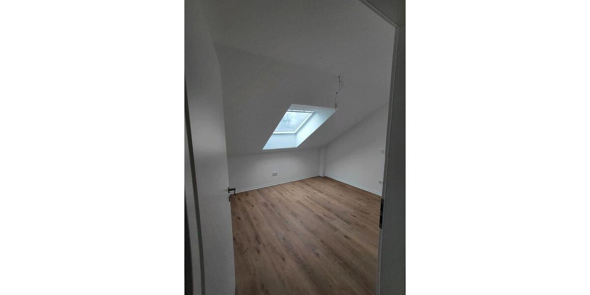 Dachgeschoßwohnung Zerf - 4 Zimmer, 95 m&sup2;, 664&euro; | Angebot:25791855