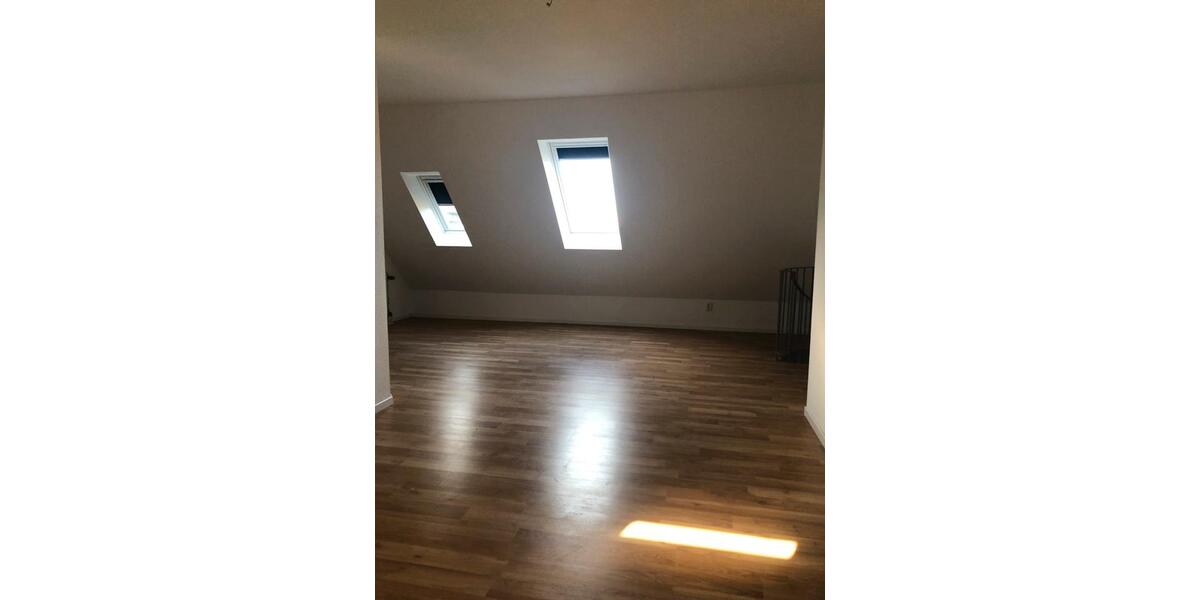 Dachgeschoßwohnung Tönisvorst - 3 Zimmer, 1.400&euro; | Angebot:23202575