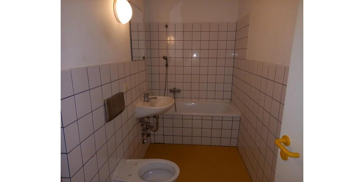Etagenwohnung Saalfeld (Saale) - 2 Zimmer, 54 m&sup2;, 320&euro; | Angebot:24441348