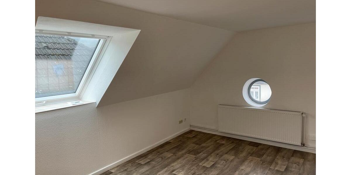 Dachgeschoßwohnung Bodenwerder - 3 Zimmer, 90 m&sup2;, 590&euro; | Angebot:25444378