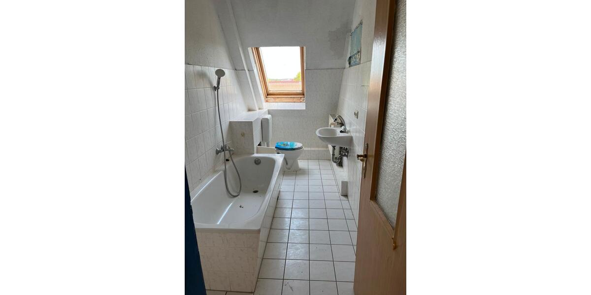 Dachgeschoßwohnung Stavenhagen - 1 Zimmer, 38 m&sup2;, 210&euro; | Angebot:26425834