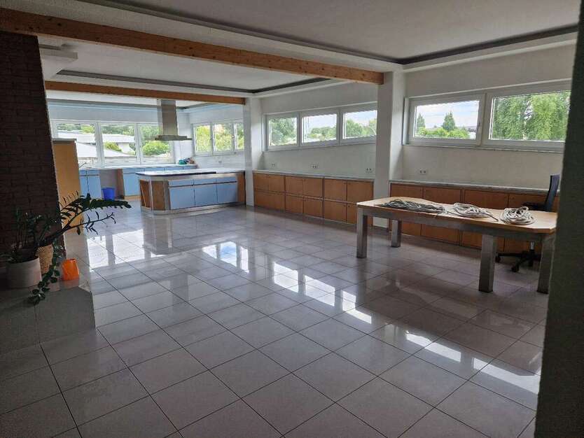 Büro in Norderstedt 1.975 € 250 m² zimmer