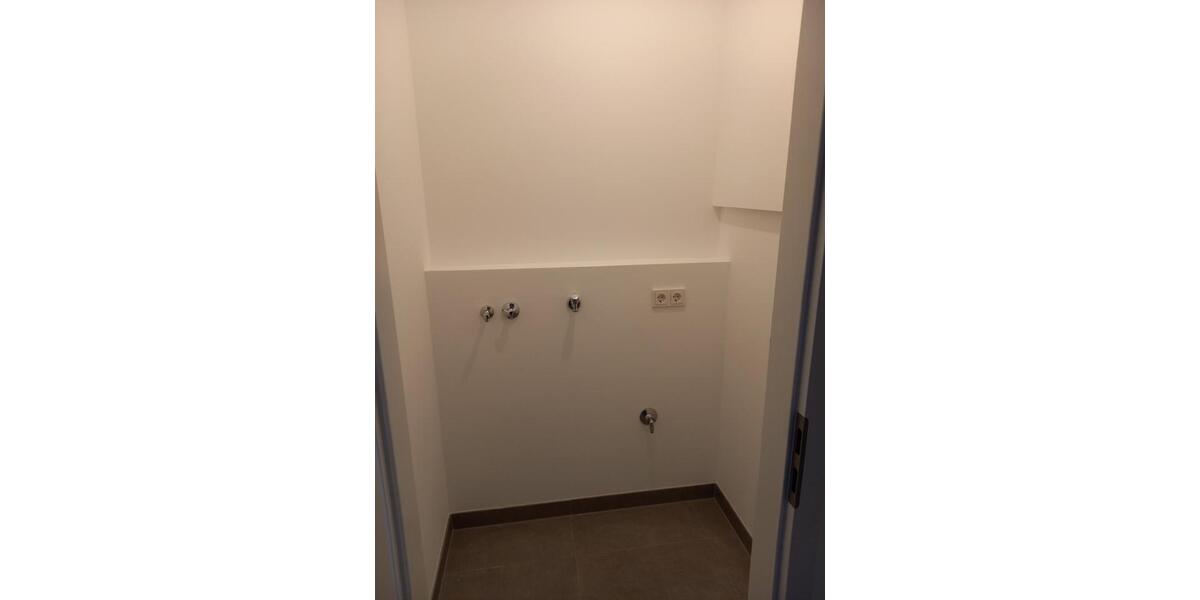 Ruhige, frisch renovierte Wohnung 3ZKBB große Terrasse 1 zimmer