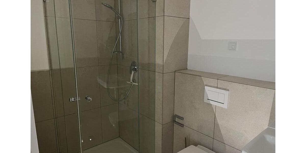 Dachgeschoßwohnung Wiesbaden Mainz-Kastel - 4 Zimmer, 131 m&sup2;, 2.300&euro; | Angebot:24980383