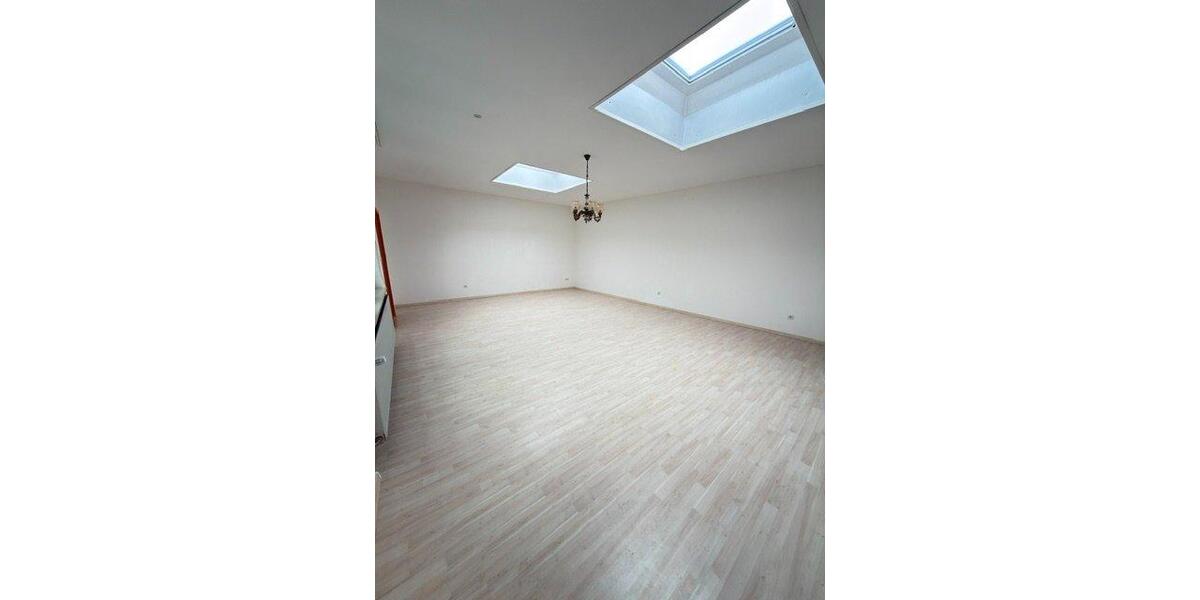 Etagenwohnung Straubing - 3.5 Zimmer, 160 m&sup2;, 1.150&euro; | Angebot:25879353