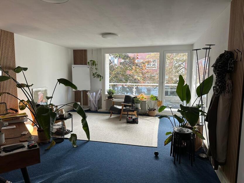Heller großer Raum (36 qm2) in Praxisgemeinschaft zimmer