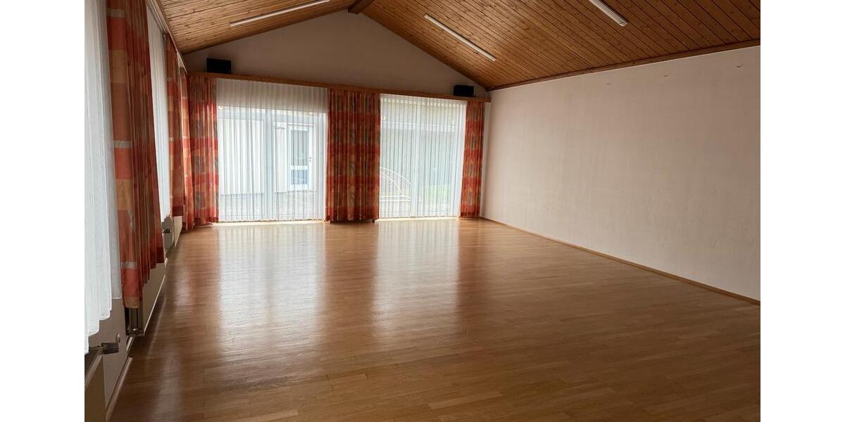Erdgeschoßwohnung Bad Wildungen - 5 Zimmer, 140 m&sup2;, 1.200&euro; | Angebot:26365820