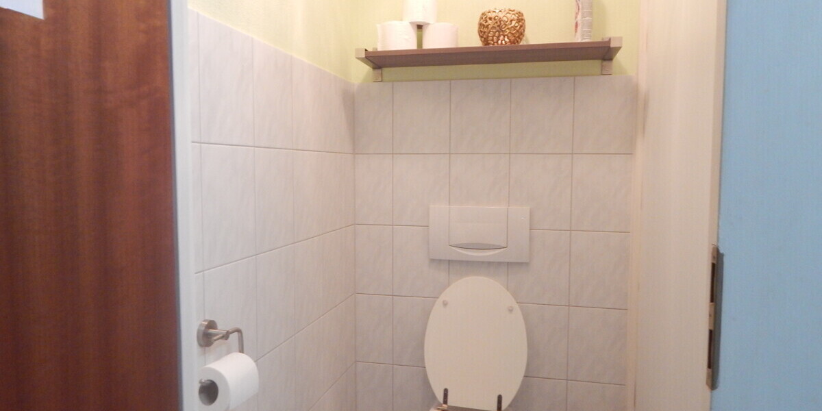 Voll ausgestatteter Friseursalon in 83416 Saaldorf - Parkplätze vor dem Haus! Frei ab 01.04.2026 - Gewerbeobjekt Saaldorf-Surheim Surheim | Angebot:23165437