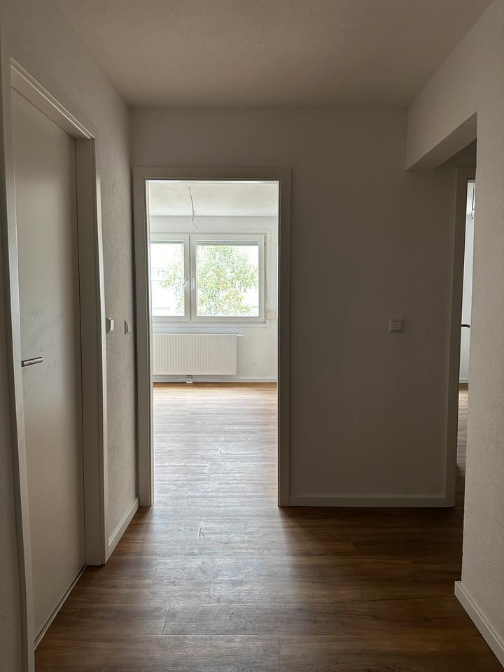 Erstbezug: Sanierte 3,5-Zi.-Wohnung mit Balkon in Göppingen zimmer